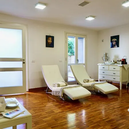 Aparthotel Appartamenti&villa Il Delfinetto 2*