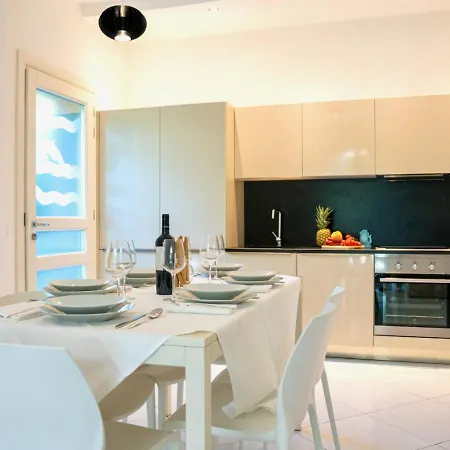 Appartamenti&villa Il Delfinetto 2*