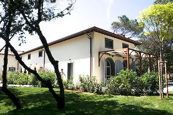 Aparthotel Appartamenti&villa Il Delfinetto 2*
